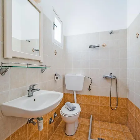 Ancient Thera Apartment