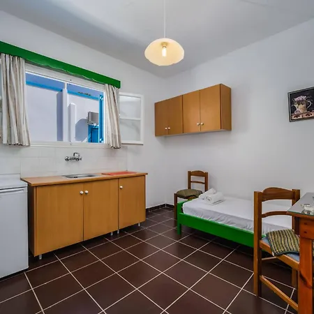 Ancient Thera Apartment *