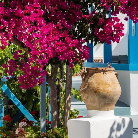 Ancient Thera Apartment *