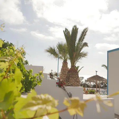 Ancient Thera Apartment *