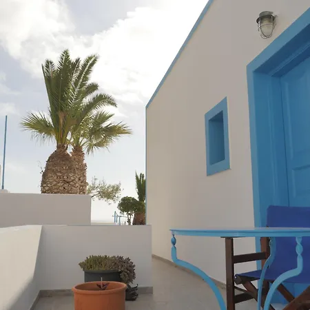 Ancient Thera Apartment *